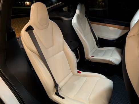 Used 2020 Tesla Model X Long Range image 24