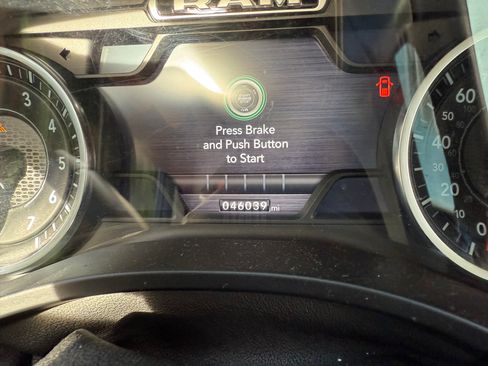 Used 2019 RAM 1500 Laramie image 12