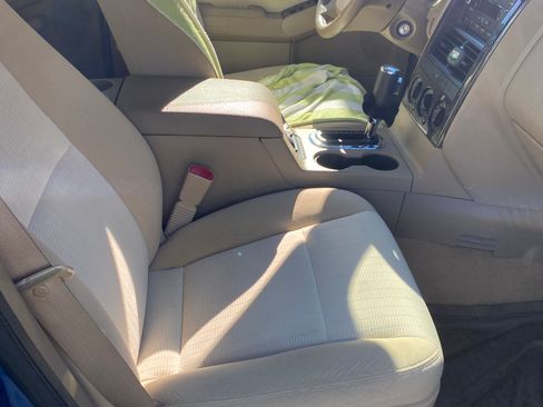 Used 2009 Ford Explorer XLT image 9