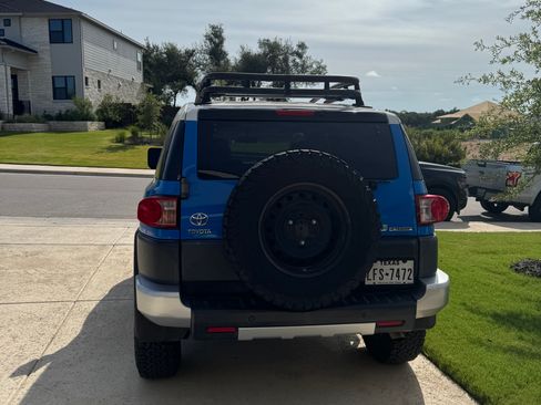Used 2008 Toyota FJ Cruiser 2WD image 2