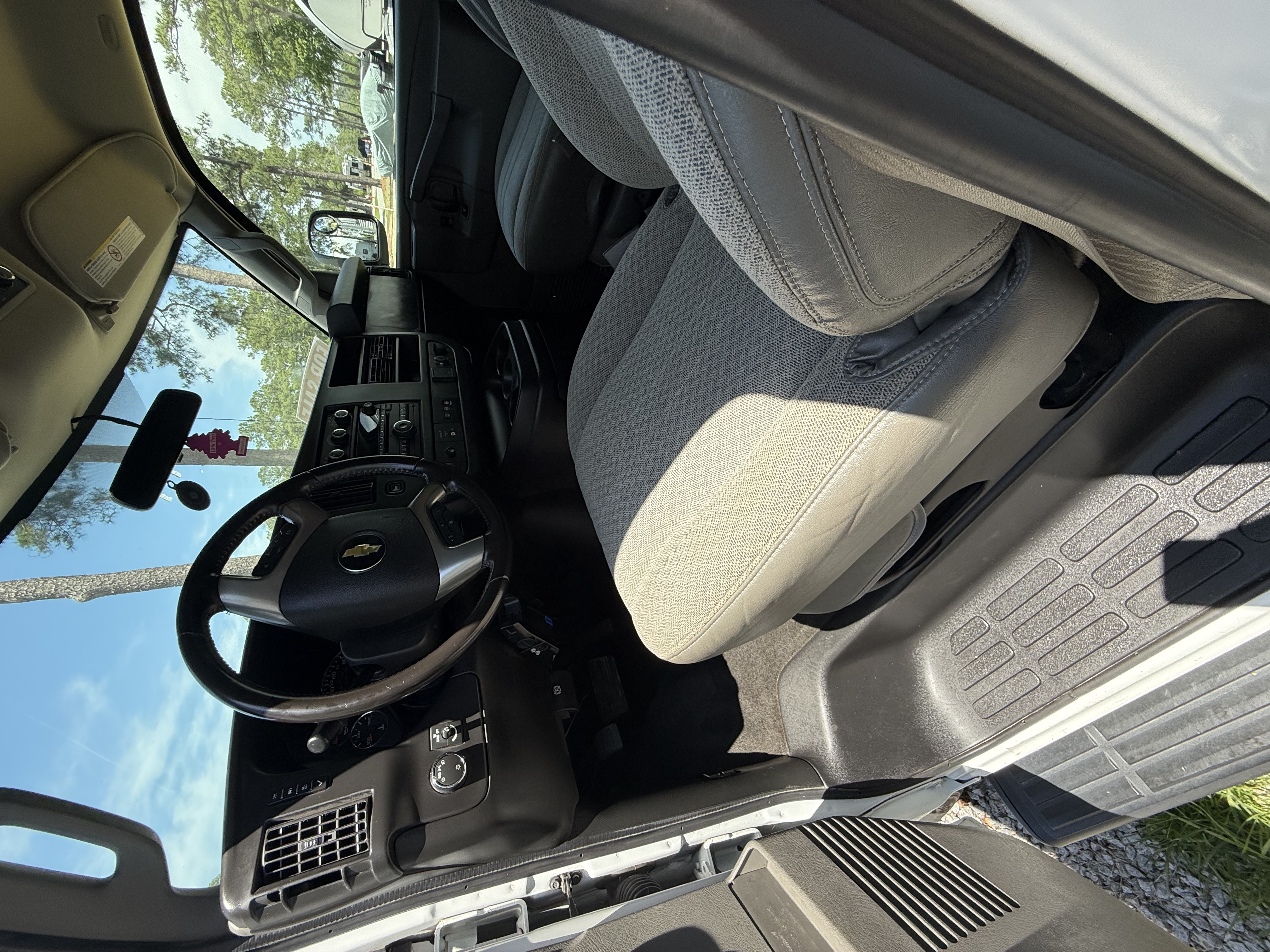 Used 2017 Chevrolet Express 3500 LT w/ LT Preferred Equipment Group RWD image 10