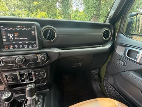 Used 2023 Jeep Wrangler Unlimited Sahara w/ Cold Weather Group AWD/4WD image 11