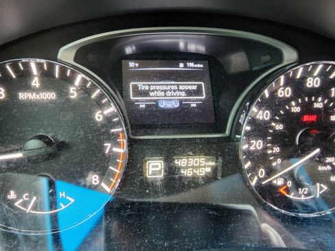 Used 2015 Nissan Altima 2.5 SV image 1