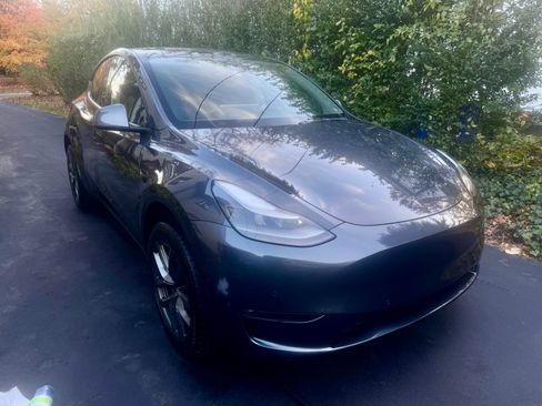 Used 2021 Tesla Model Y Performance image 10