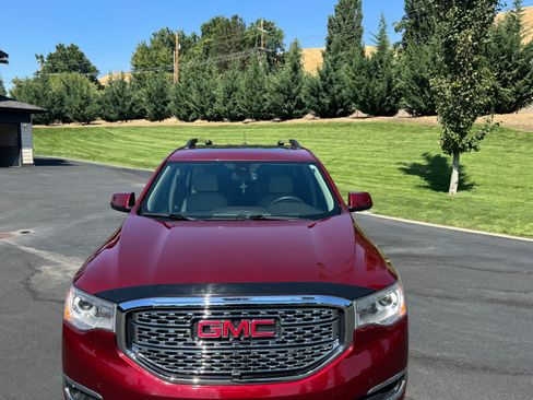 Used 2018 GMC Acadia Denali w/ Technology Package AWD/4WD image 5