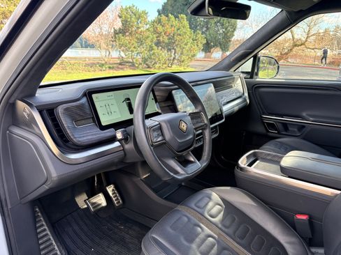 Used 2022 Rivian R1T Adventure image 11