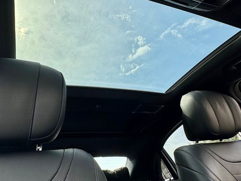 Used 2017 Mercedes-Benz S 550 4MATIC Sedan image 10