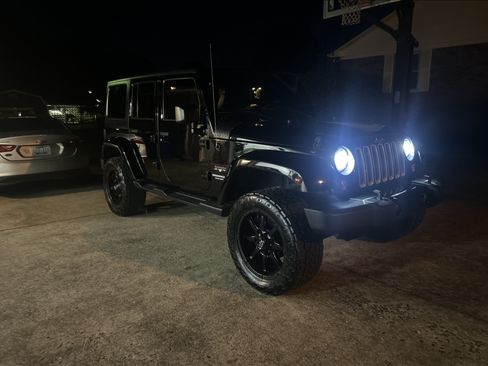 Used 2017 Jeep Wrangler Unlimited Sahara image 9