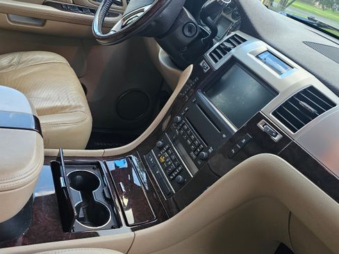 Used 2009 Cadillac Escalade Luxury image 12