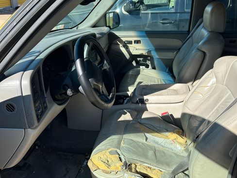 Used 2002 Chevrolet Suburban LT image 5