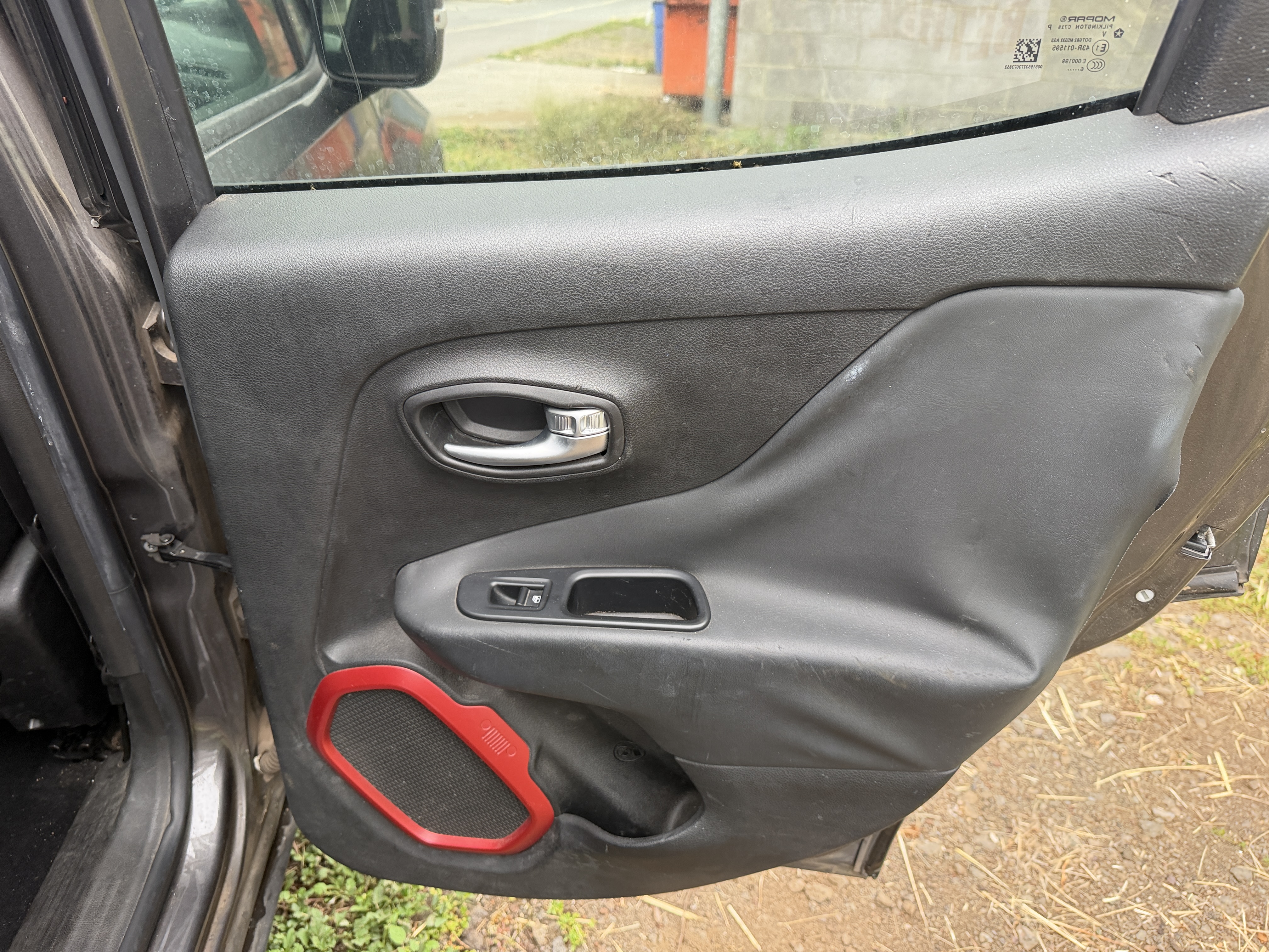 Used 2017 Jeep Renegade Trailhawk AWD/4WD image 11