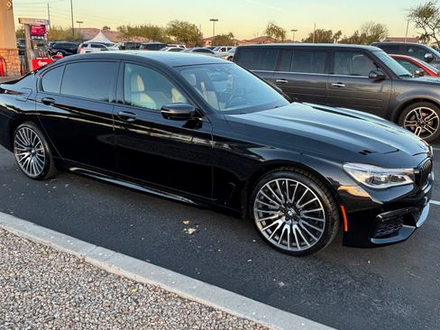 Used 2017 BMW 750i image 4