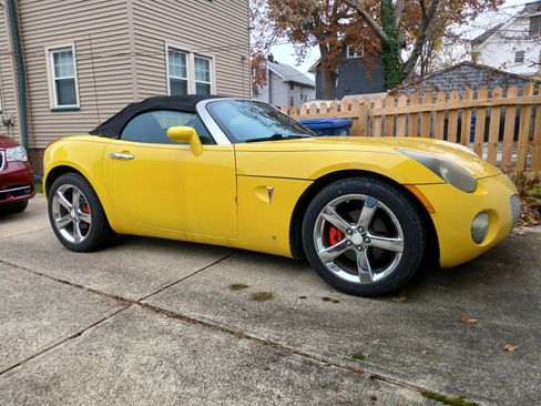 Used 2008 Pontiac Solstice Convertible w/ Premium Package image 1