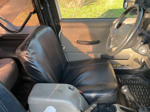 Used 2004 Jeep Wrangler X w/ Convenience Group image 4