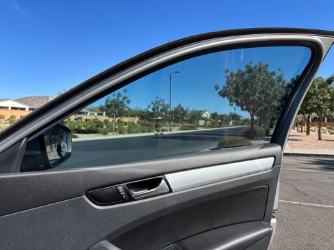 Used 2013 Volkswagen Passat TDI SE image 21