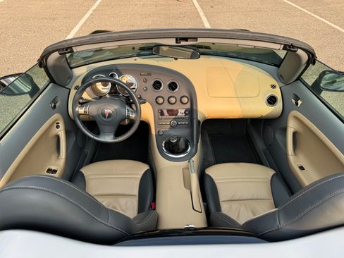 Used 2006 Pontiac Solstice Convertible w/ Premium Package RWD image 6