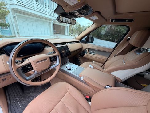 Used 2024 Land Rover Range Rover SV AWD/4WD image 14