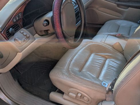 Used 2000 Cadillac De Ville Sedan w/ Comfort/Convenience Pkg image 4