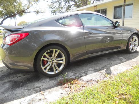 Used 2012 Hyundai Genesis 3.8 image 11