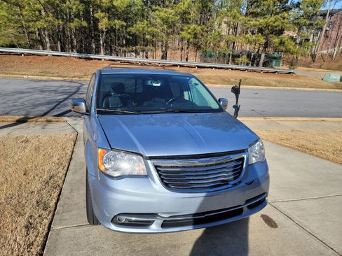 Used 2013 Chrysler Town & Country Touring-L w/ Entertainment Group #2 image 5