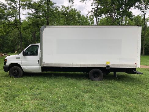 Used 2016 Ford E-350 and Econoline 350 Super Duty RWD image 5