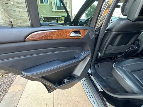 Used 2012 Mercedes-Benz ML 350 BlueTEC 4MATIC image 5
