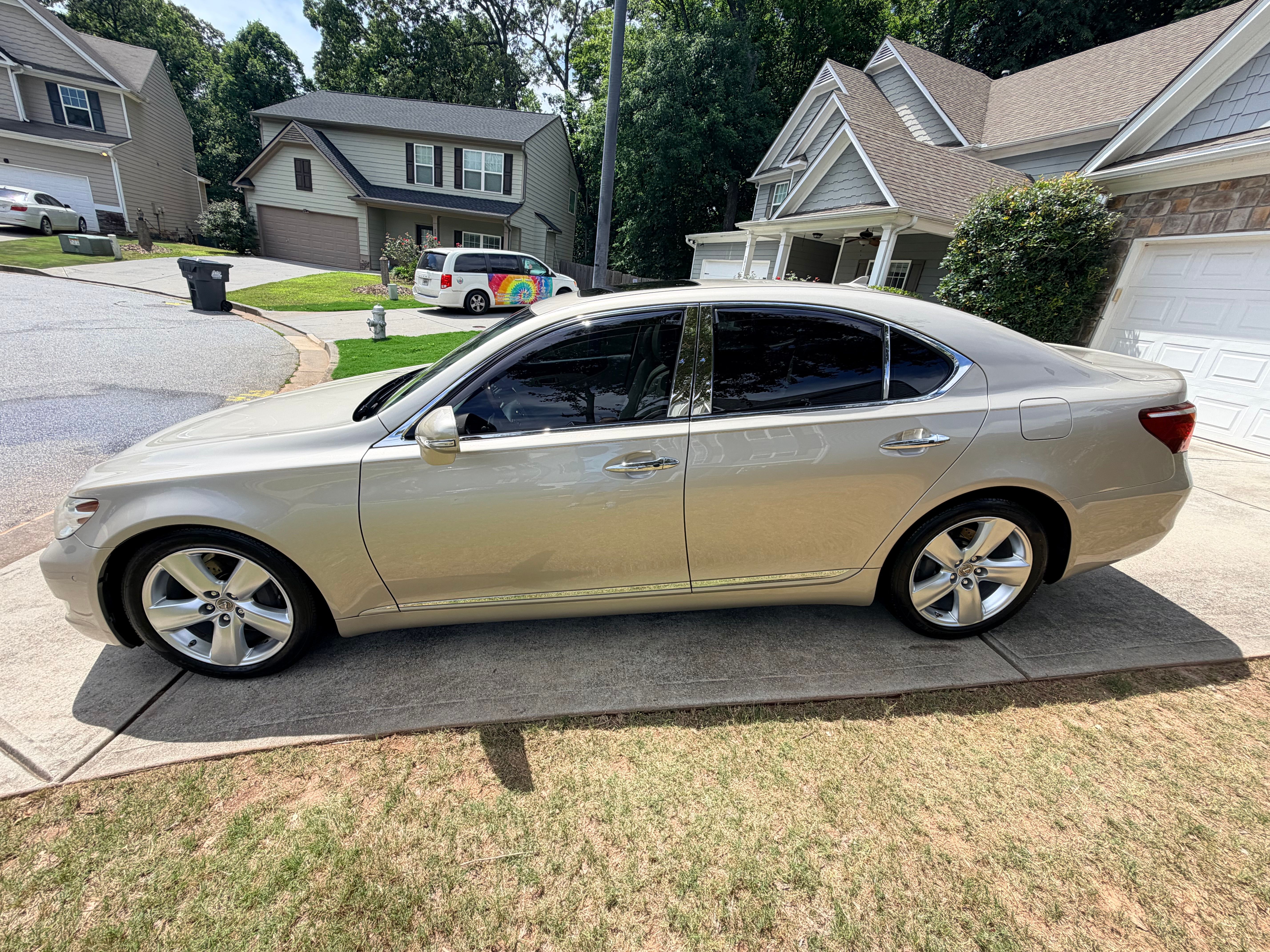 Used 2011 Lexus LS 460 w/ Comfort Pkg RWD image 1