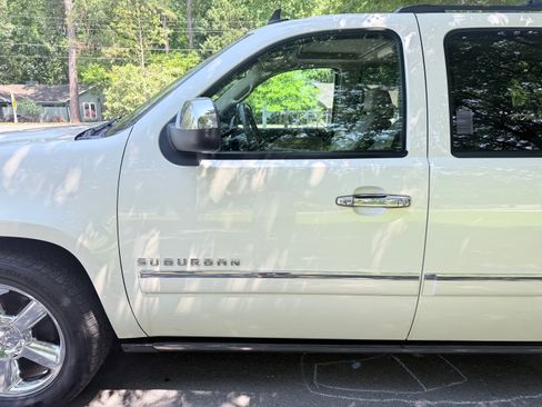 Used 2014 Chevrolet Suburban LTZ AWD/4WD image 13