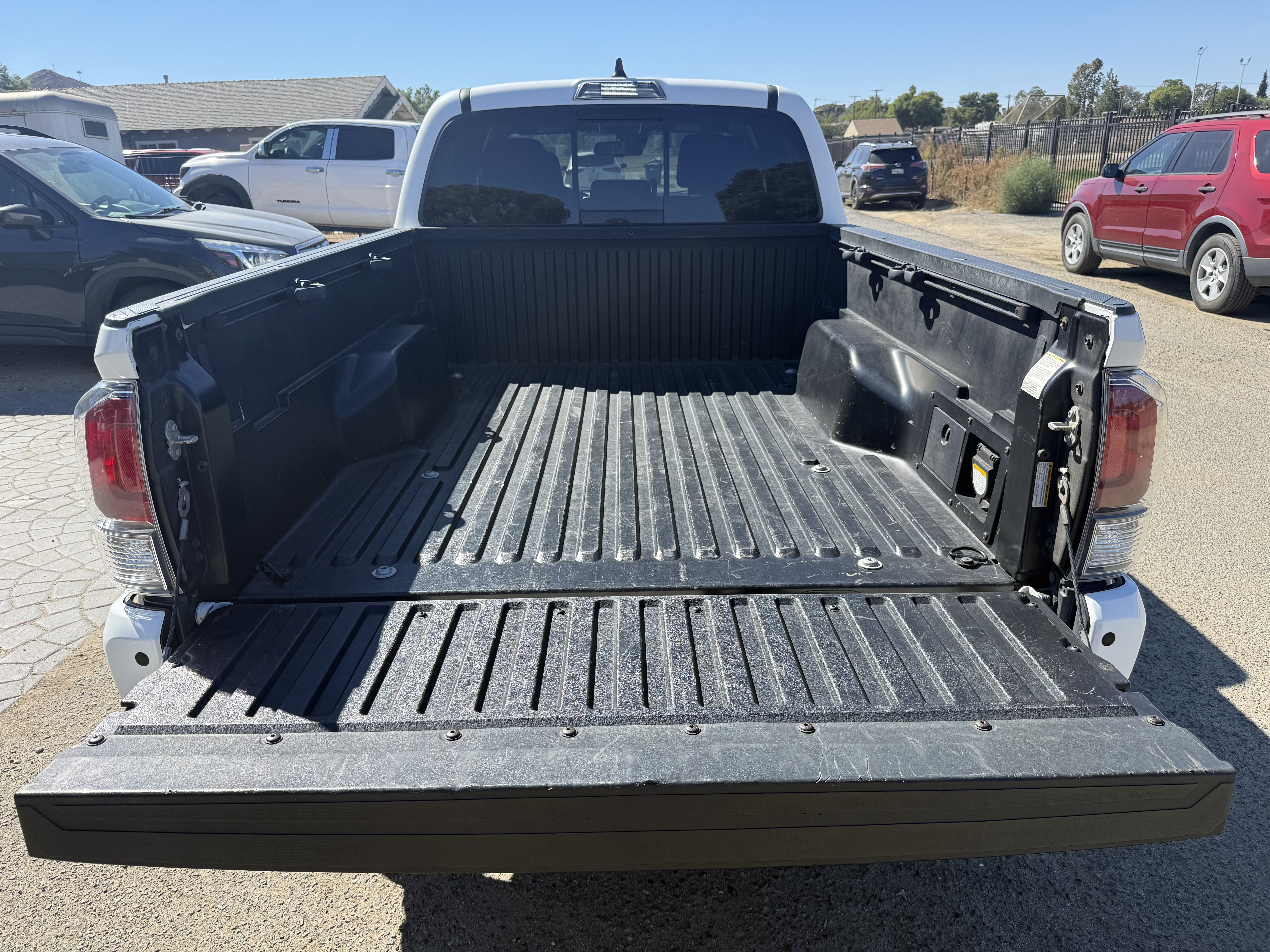 Used 2021 Toyota Tacoma TRD Off-Road w/ Technology Package AWD/4WD image 16