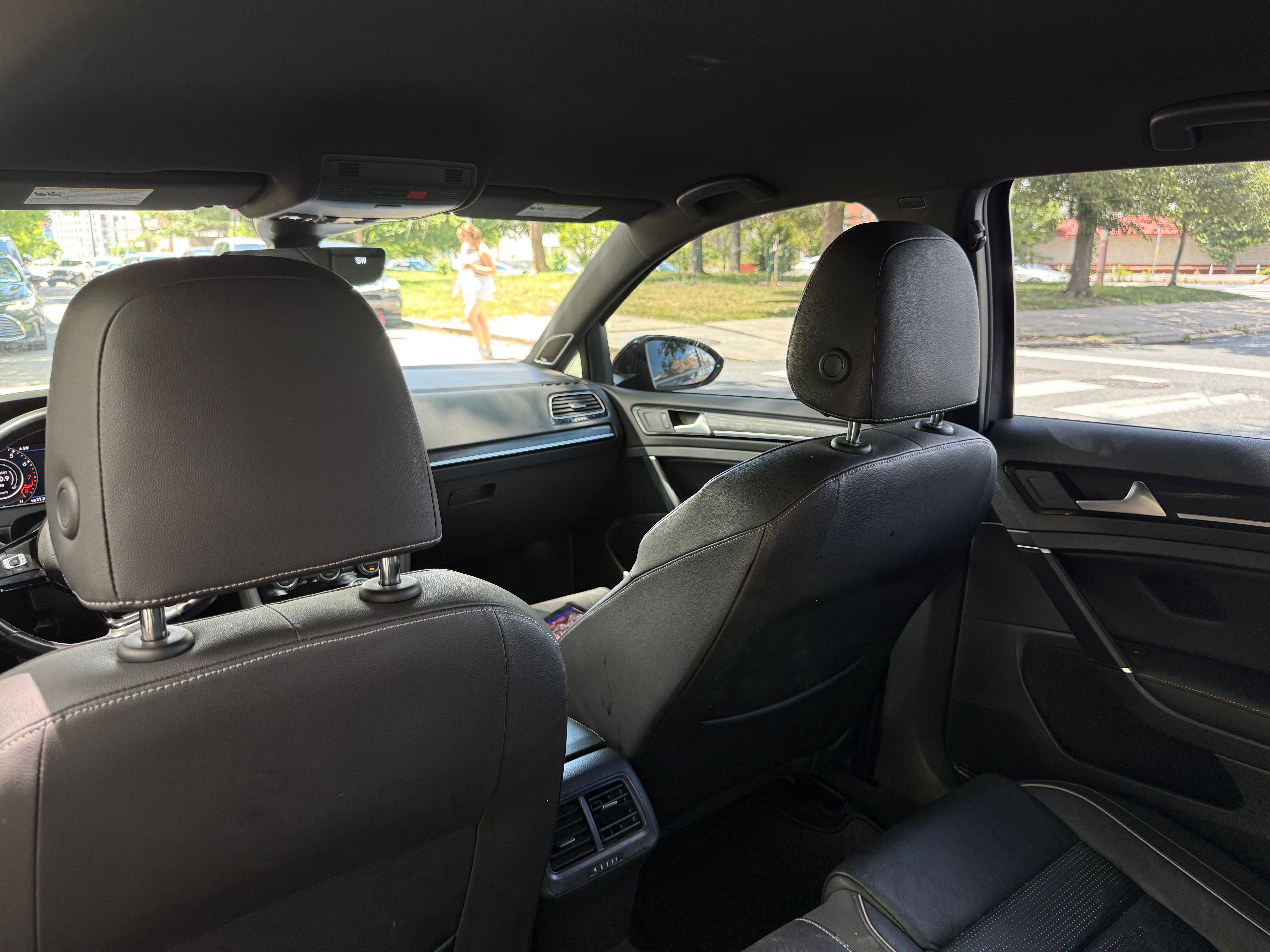 Used 2019 Volkswagen Golf 4-Door AWD/4WD image 9