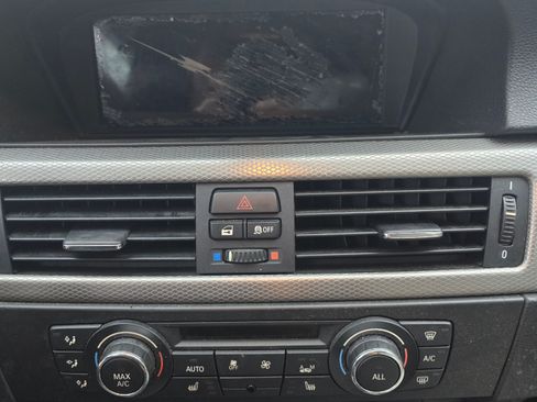 Used 2013 BMW 335i Convertible image 18