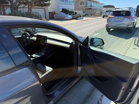 Used 2022 Tesla Model Y Long Range image 9