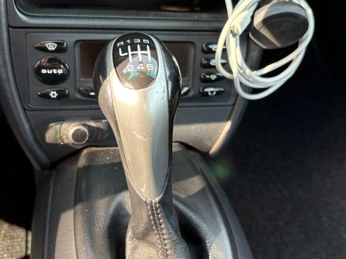 Used 2001 Porsche 911 Carrera 4 image 17