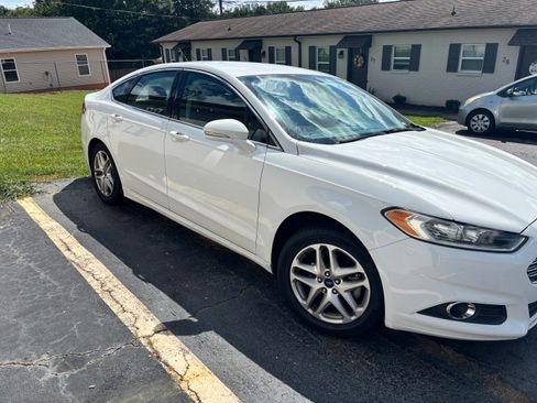 Used 2016 Ford Fusion SE w/ Equipment Group 202A image 16