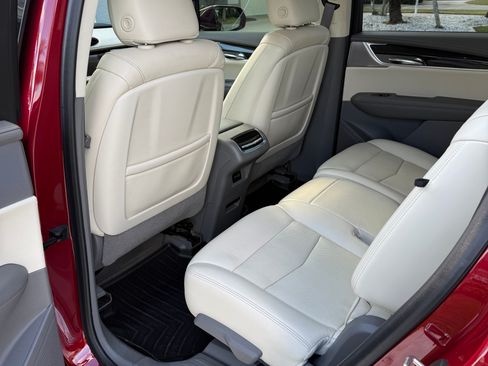 Used 2020 Cadillac XT6 Premium Luxury image 9