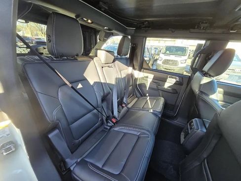Used 2025 Ford Bronco Outer Banks w/ Sasquatch Package AWD/4WD image 8