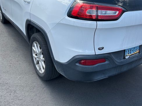 Used 2018 Jeep Cherokee Latitude FWD image 12