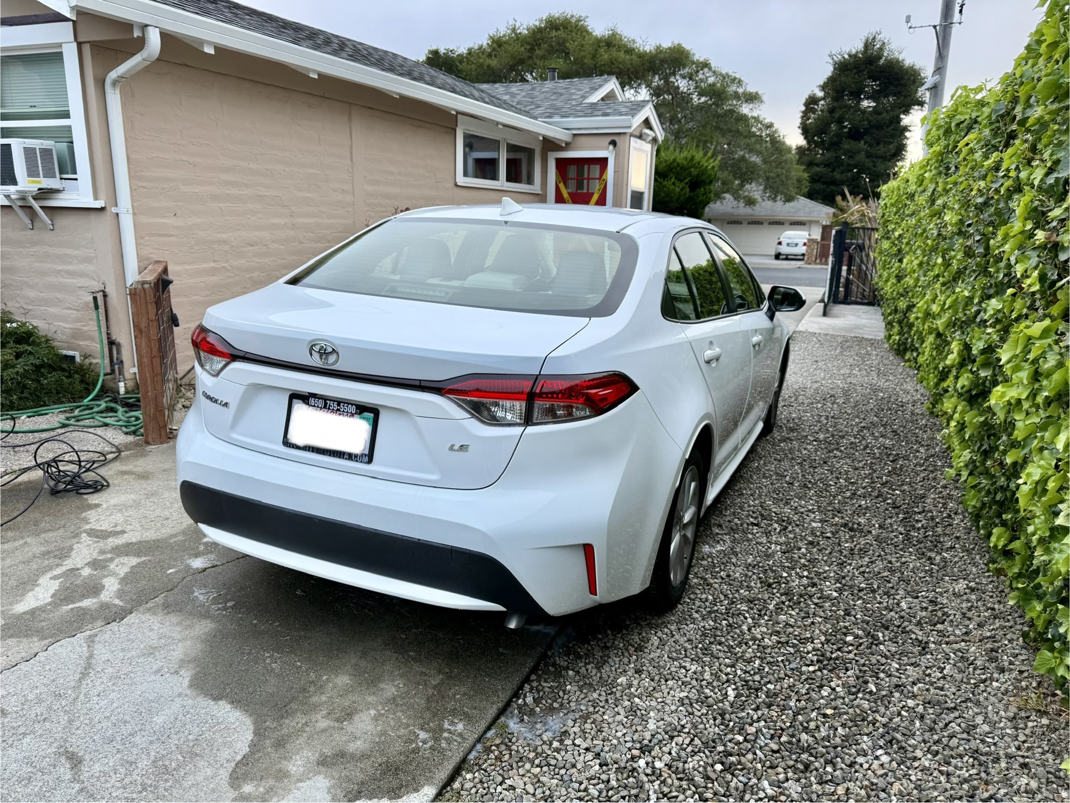 Used 2020 Toyota Corolla LE w/ LE Premium Package FWD image 2