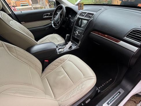Used 2017 Ford Explorer Platinum image 8