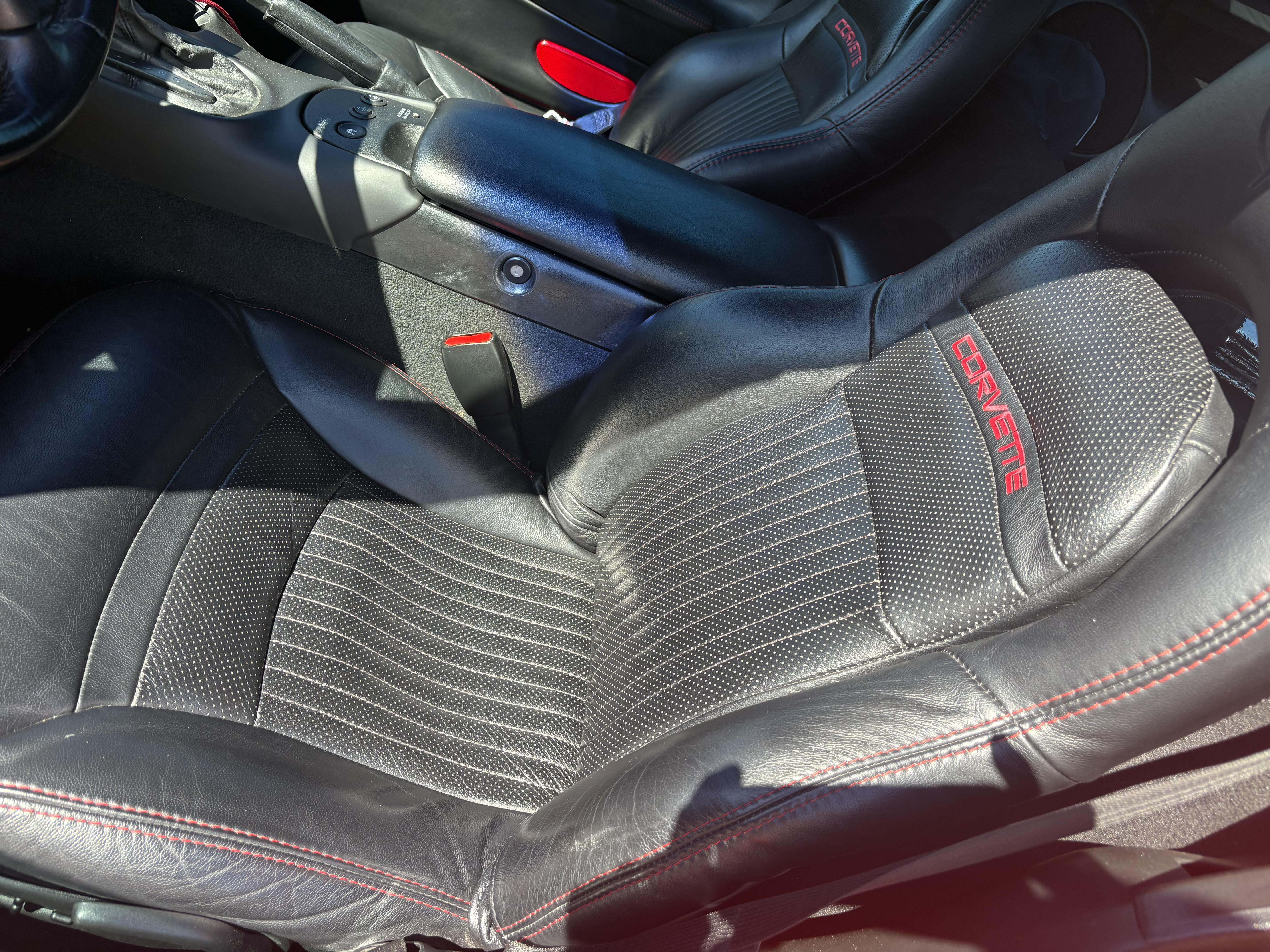 Used 2001 Chevrolet Corvette Coupe w/ Preferred Equipment Group2 RWD image 16