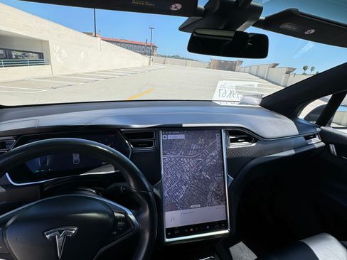 Used 2018 Tesla Model X 75D image 13