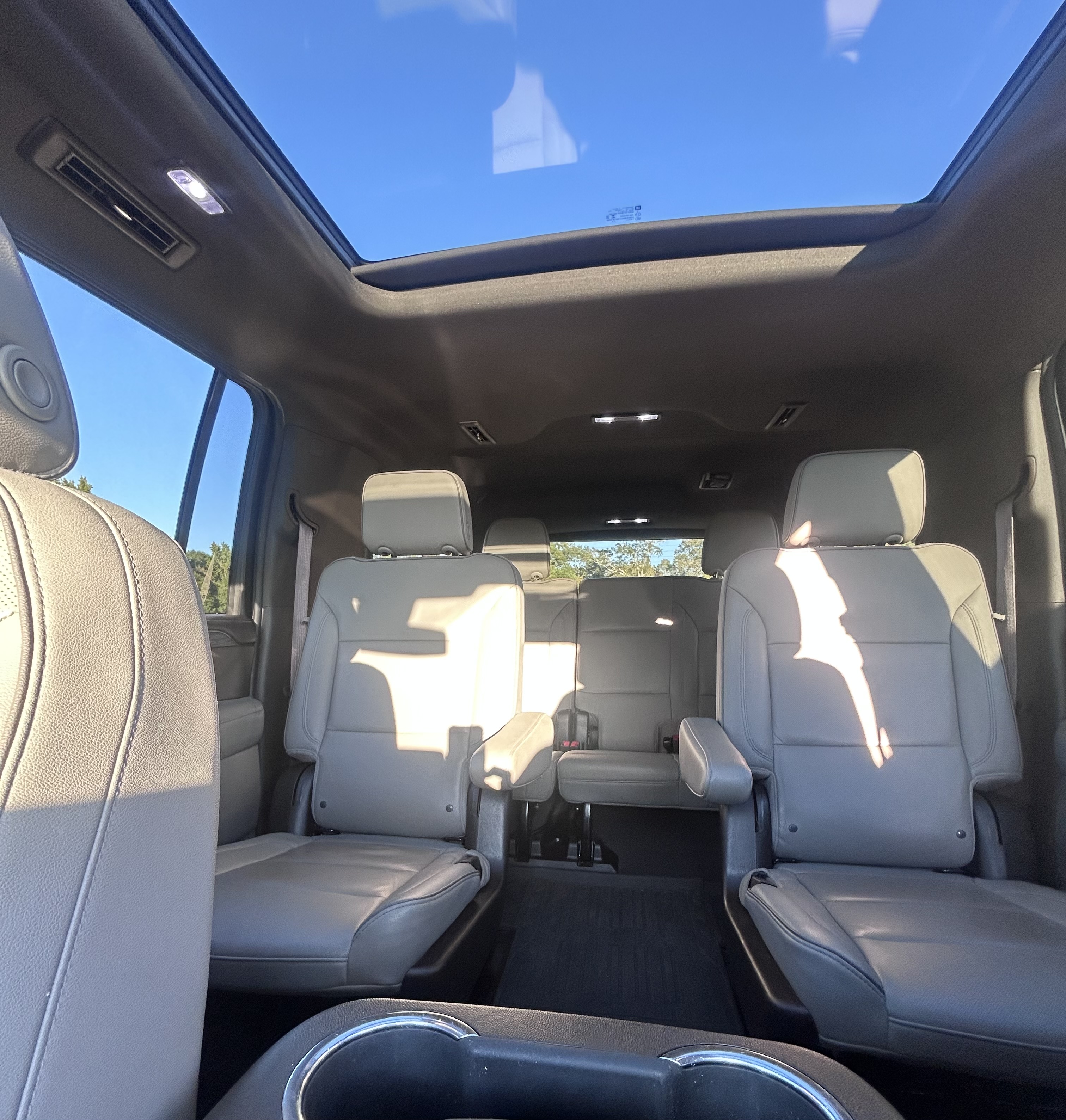 Used 2022 GMC Yukon XL SLT w/ SLT Premium Package RWD image 12