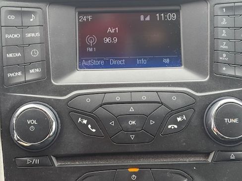 Used 2017 Ford Fusion SE image 6