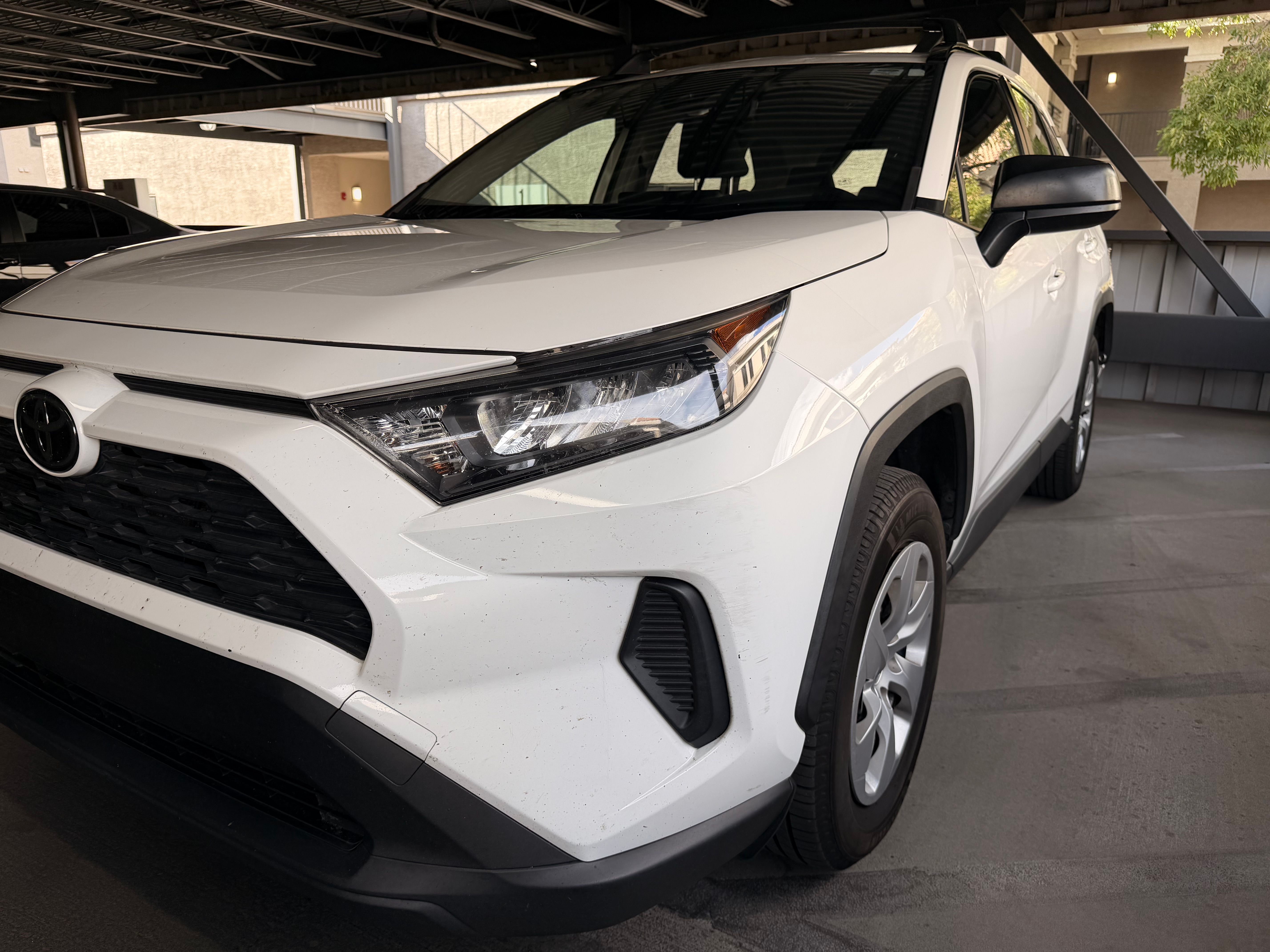Used 2020 Toyota RAV4 LE AWD/4WD image 2