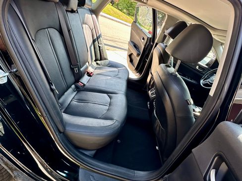 Used 2017 Kia Optima EX w/ Technology Package FWD image 4
