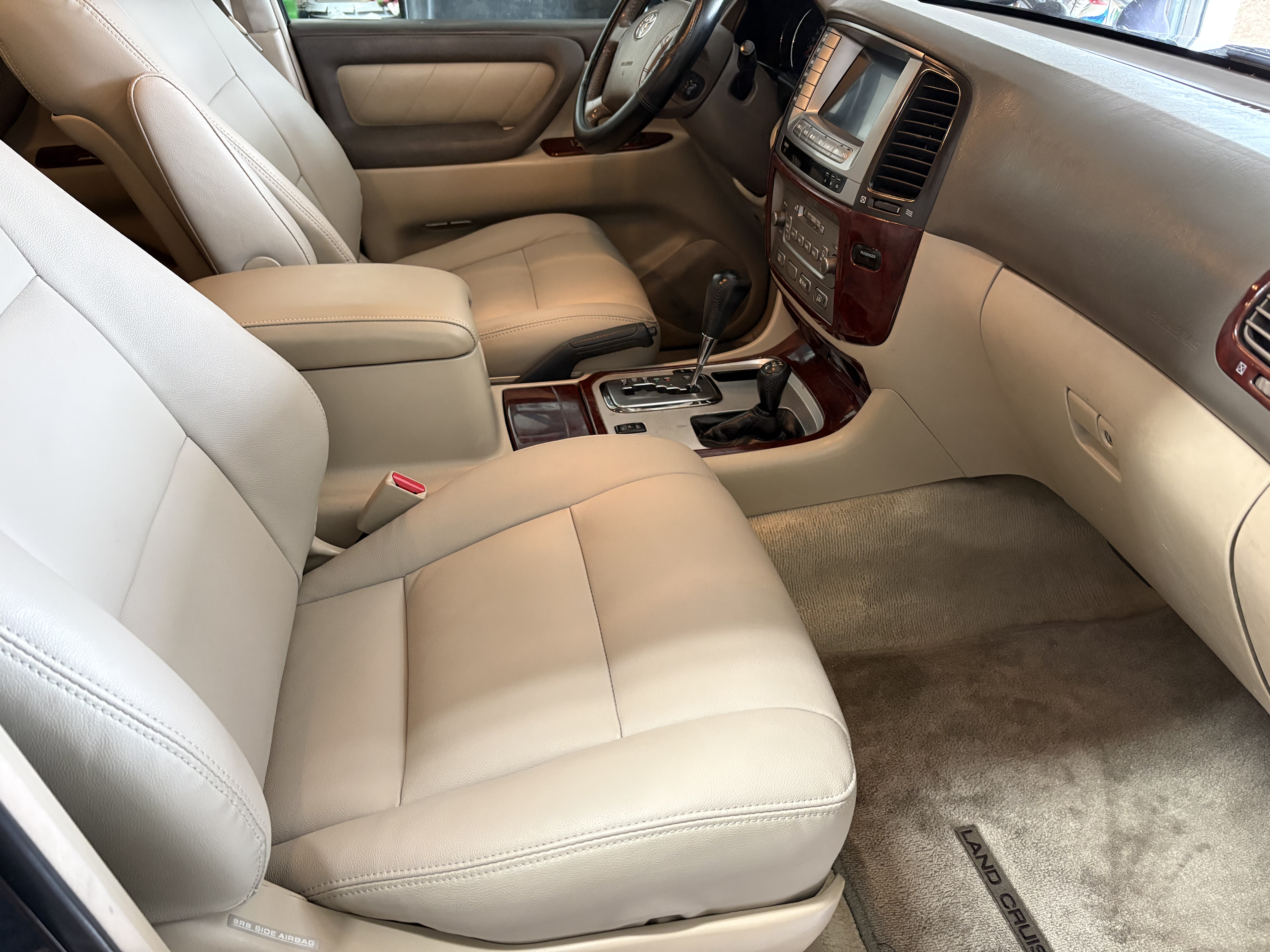 Used 2005 Toyota Land Cruiser w/ Convenience Pkg AWD/4WD image 17