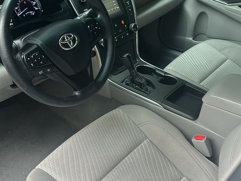 Used 2016 Toyota Camry LE FWD image 5