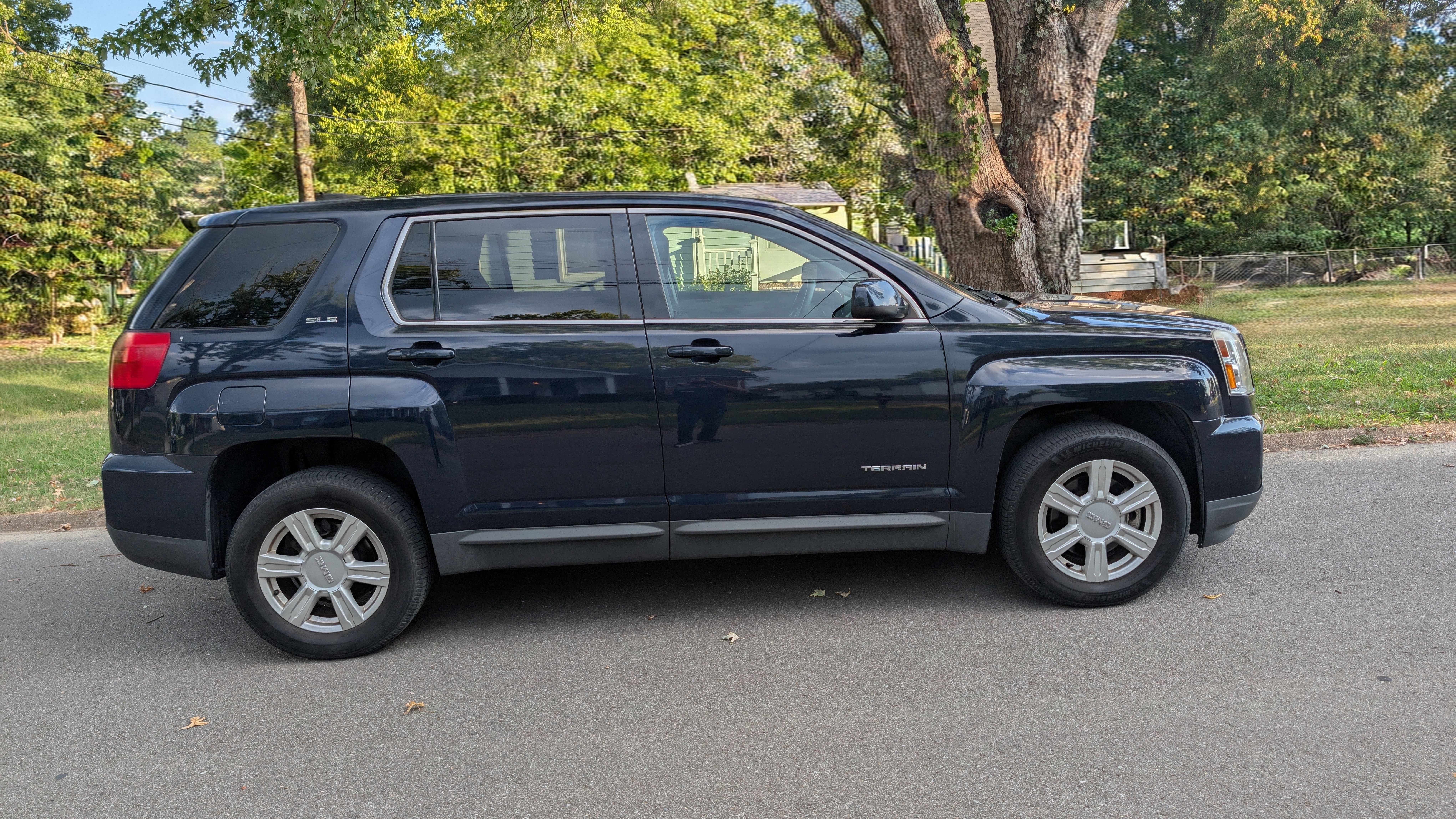 Used 2016 GMC Terrain SLE FWD image 2