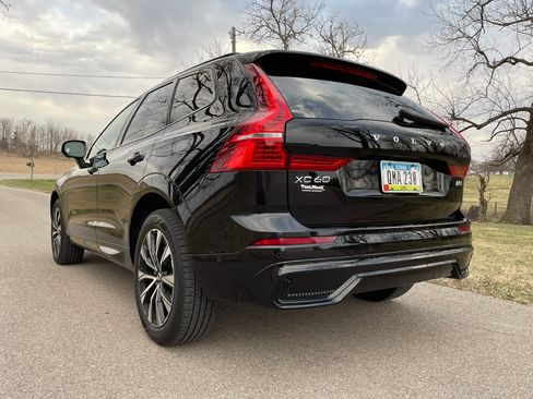 Used 2023 Volvo XC60 B5 Plus image 4