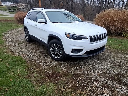 Used 2019 Jeep Cherokee Latitude Plus w/ Cold Weather Group image 6